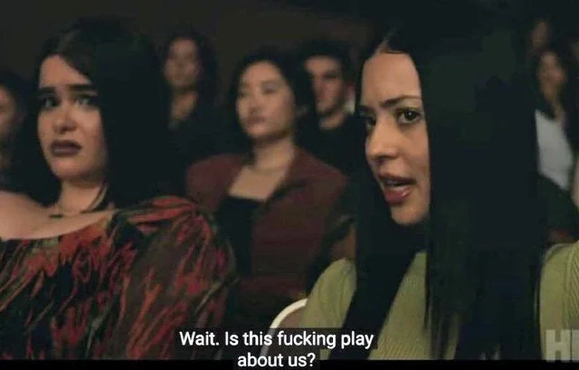 estoy viendo the worst person in the world y la protagonista empieza diciendo q esta estudiando medicina pero a los 3 minutos lo deja y empieza psicologia pero a los 3 minutos lo deja y se hace fotografa y lo deja