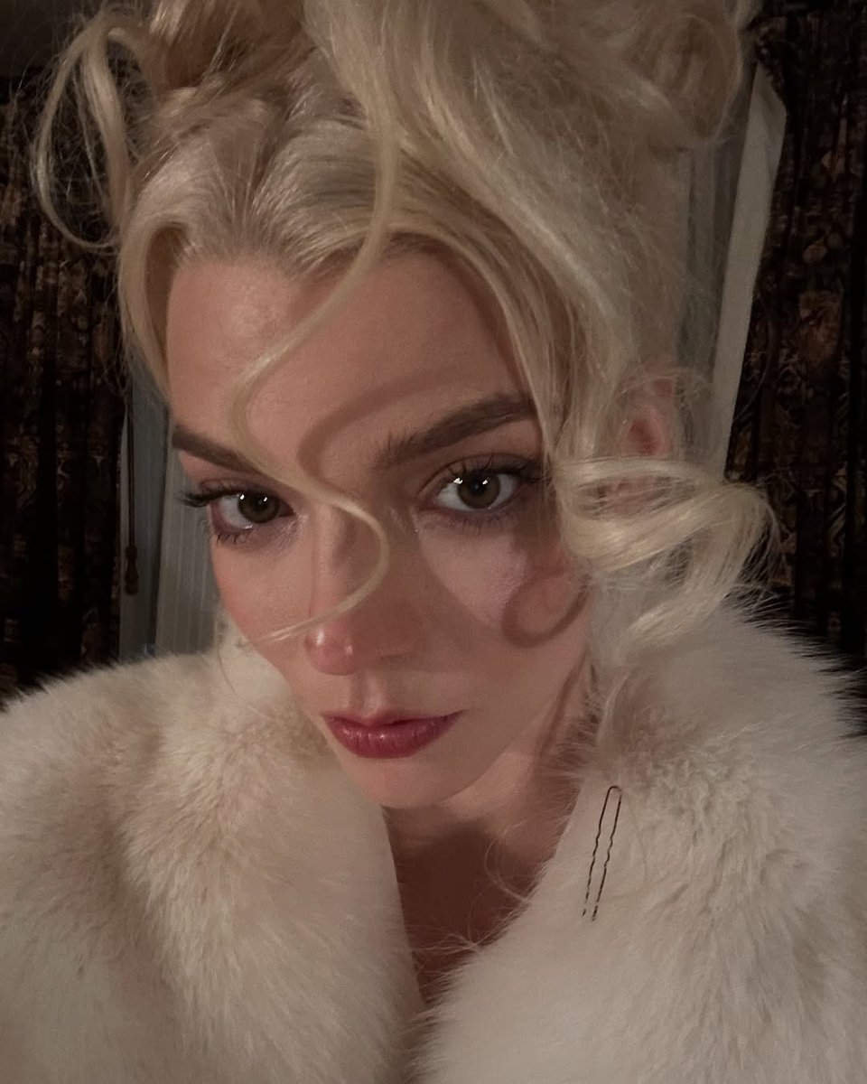 FilmUpdates's tweet photo. Anya Taylor-Joy stuns in newly shared picture. https://t.co/hDZzfklDMR