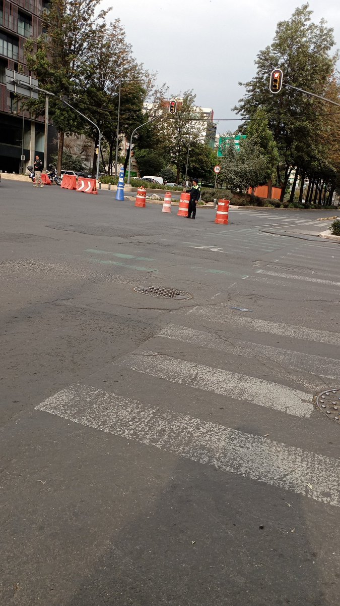 marycar89's tweet photo. @trafico889 está cerrado en Av Chapultepec esquina con Salamanca https://t.co/M8nQzSiAxg