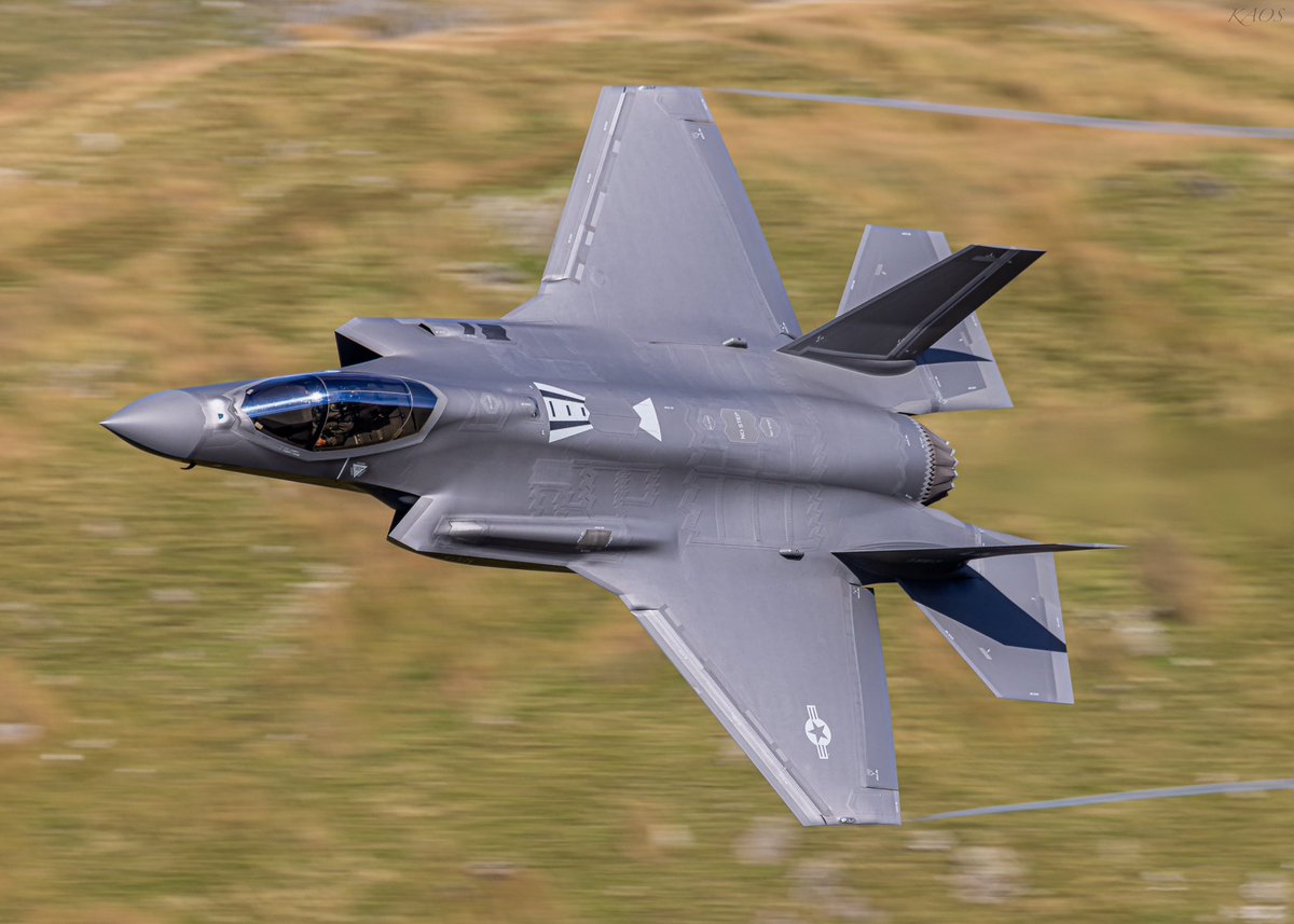BFGbronco's tweet image. The Mach Loop last September, amazing day. Unbelievable amount of fast jet passes Inc. F-35 F-16 (US &amp;amp; Polish) Typhoons and Hawks.

Check out my YouTube channel for the video youtu.be/651bQkQSOSo?si…

#machloop #fastjets #usaf #raf #lightning #typhoon #f35 
#f16 #wales