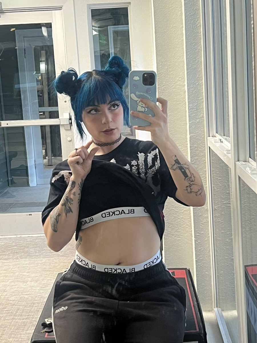 Michellebunni 🪽 tweet media