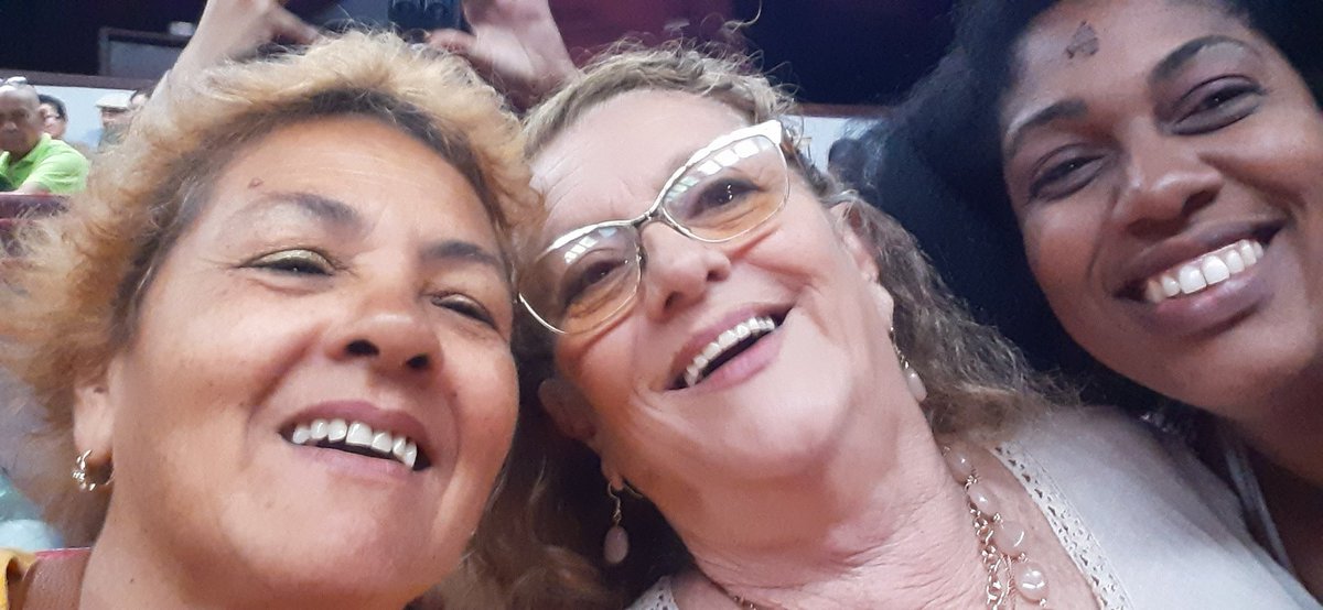 Lucía (@luca95864450) on Twitter photo Hoy fue la premiere de la serie de documentales,  Los colores de Isla, con los Premios Nacionales,  gracias al Equipo de Carlos Maristany Hoy fue la premiere de la serie de documentales,  Los colores de Isla, con los Premios Nacionales,  gracias al Equipo de Carlos Maristany