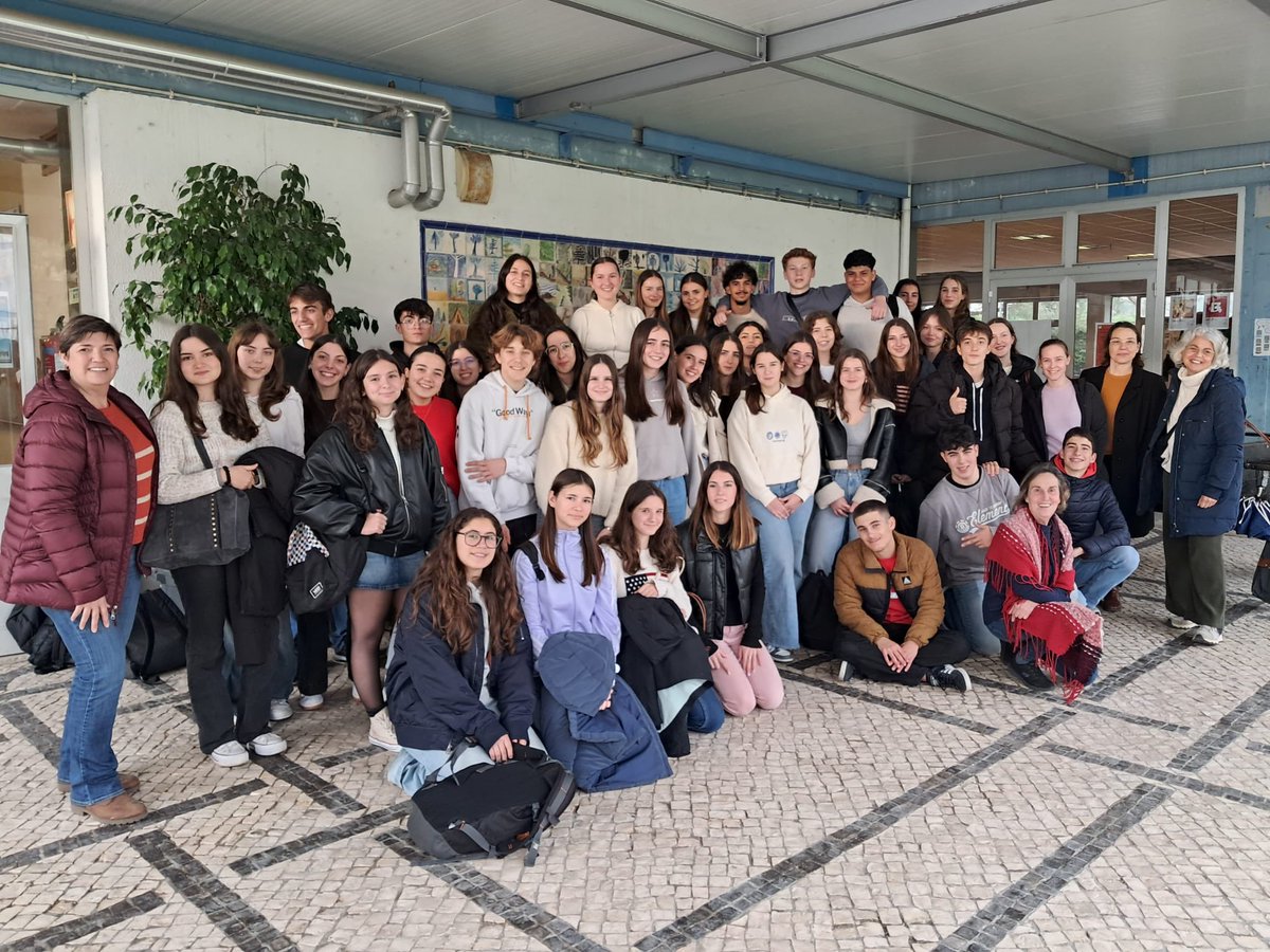 Institut Fco de Goya (@institutgoya) on Twitter photo 🇵🇹 L’alumnat de 4t ESO participant a la mobilitat de Portugal ha començat a treballar al projecte comú sobre Democràcia i Migracions <a href="/sepiegob/">SEPIE</a> <a href="/EplusCatEdu/">Unitat Programes Internacionals Catalunya</a> <a href="/consorciedubcn/">Consorci d'Educació</a> <a href="/escoles_hg/">Xarxa 0-18 d'H-G</a> 🇵🇹 L’alumnat de 4t ESO participant a la mobilitat de Portugal ha començat a treballar al projecte comú sobre Democràcia i Migracions <a href="/sepiegob/">SEPIE</a> <a href="/EplusCatEdu/">Unitat Programes Internacionals Catalunya</a> <a href="/consorciedubcn/">Consorci d'Educació</a> <a href="/escoles_hg/">Xarxa 0-18 d'H-G</a>