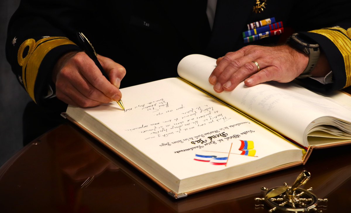 Comandante Armada de Colombia tweet media