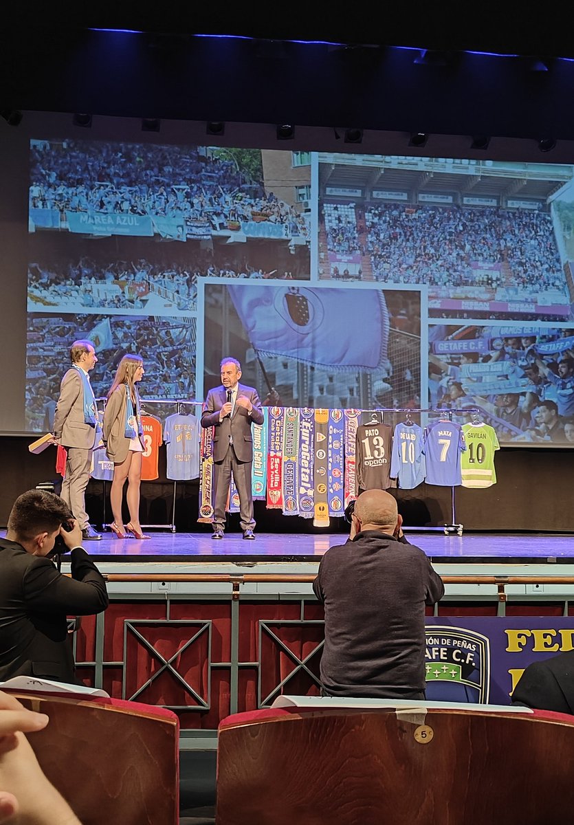 CAzulones's tweet photo. Nuestro más sincero agradecimiento a la @FPGETAFE por la invitación a su evento conmemoración 25 aniversario. Ha sido un rato genial, @GetafeCF en vena, con grandes ilustres y una perspectiva del tiempo que dimensiona todo lo que ha conseguido este club estás décadas. ¡Aupa Geta! https://t.co/F858IOjXc9