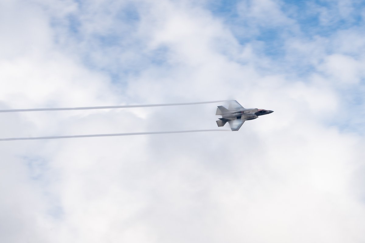 USNavy's tweet photo. #USNavyPhotosoftheDay:
1️⃣ #USSPreble training and 2️⃣ @USMC #VMFA242 F-35B flies by #USSAmerica in Philippine Sea
3️⃣ #USSNimitz small boat ops in Pacific Ocean
4️⃣ Sailors test @NavysFlagship wash-down system near Japan
#AmericasNavy250 #Warfighting #Lethality #Readiness https://t.co/5dSRPxNr1z