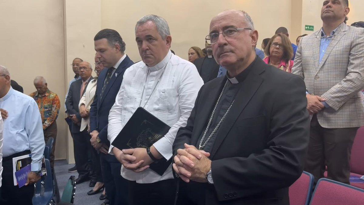 Televida's tweet photo. Con fe y gratitud, damos inicio al IV Foro sobre Medicina y Salud 2025. 🙏✨ Mons. Francisco Ozoria nos honra con sus palabras de bienvenida y eleva la oración de inicio, poniendo este encuentro en las manos de Dios.
#Televida #MedicinaYSalud2025 #CienciaYFe #CompromisoConLaVida https://t.co/S7ETuqgsBu