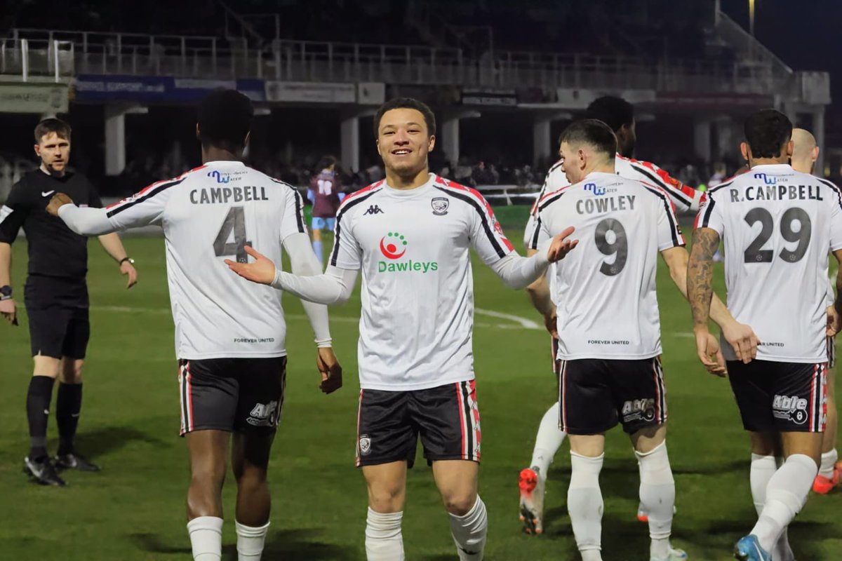 Brace under the lights 🤩Hope you enjoyed that one <a href="/HerefordFC/">Hereford FC</a> fans ✋🏼😁🤚🏼