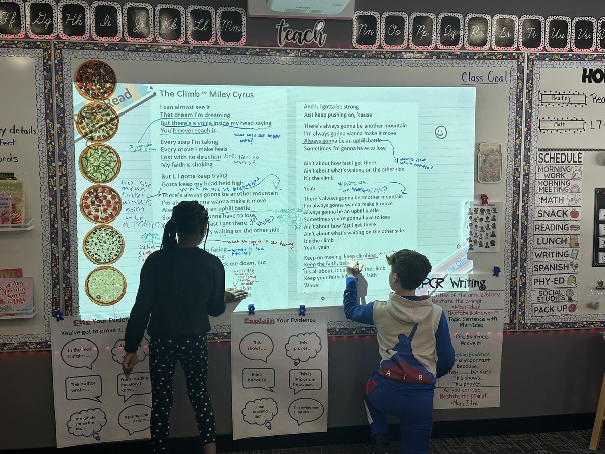 Mrs. Holthouse tweet media