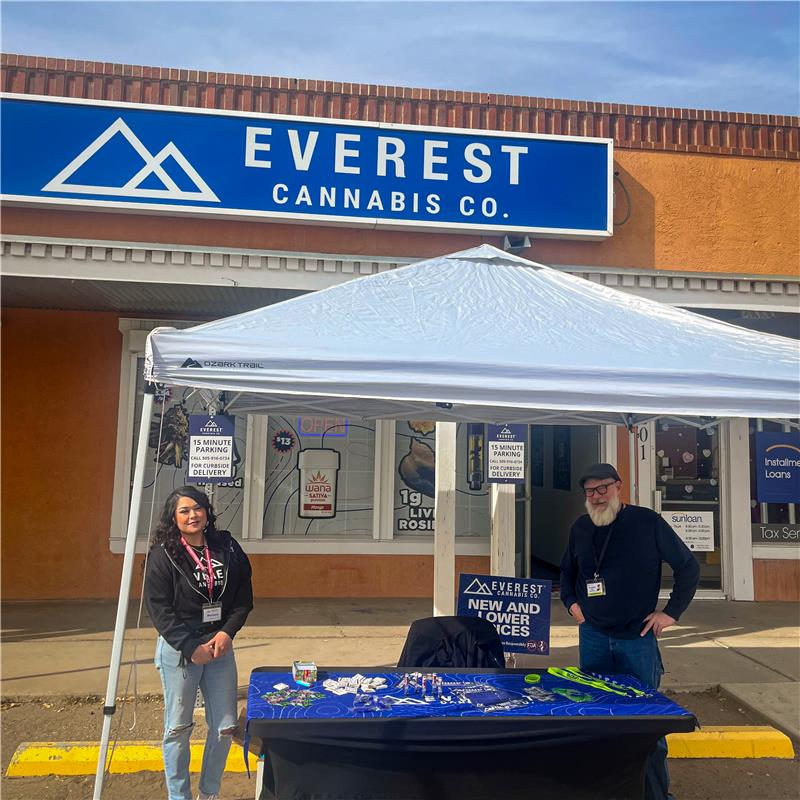 💙 Love, Laughs &amp; Good Vibes at Everest Belen! 💙
Our Valentine’s Community Event was a blast! 🎉 From tasty bites 🍔 to sweet treats 🍦 &amp; epic giveaways 🎁, we had an unforgettable time with our amazing community!
Tag your Valentine, bestie, or sesh buddy &amp; show some love! 💙✨