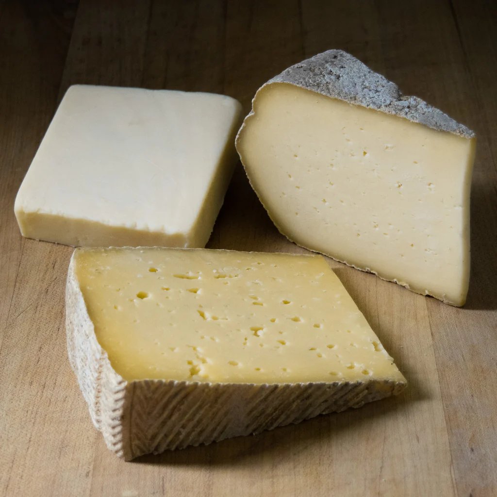 primarevolution's tweet photo. DAIRY (RAW):
- raw milk (rich in probiotics, vitamin A, calcium, enzymes)
- raw cheese (contains beneficial bacteria, calcium, vitamin K2)
- raw butter (rich in healthy fats, vitamin A, butyrate)
- raw kefir (probiotics, B vitamins, calcium)
- raw yogurt (live cultures, protein, calcium, phosphorus)
- raw cream (healthy fats, vitamin A, omega-3 fatty acids)

NOTE: Goat, water buffalo, and sheep produce the most nutrient-rich dairy.
