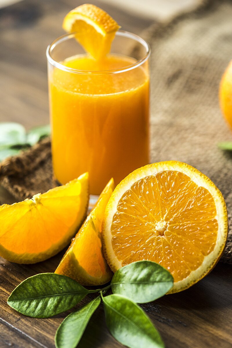 primarevolution's tweet photo. DRINKS (UNPASTEURIZED):
- orange juice (vitamin C, flavonoids, folate, potassium, carotenoids)

- pomegranate juice (ellagic acid, punicalagins, anthocyanins, antioxidants)

- coconut water (electrolytes like potassium, magnesium, calcium, antioxidants)

- spruce water (vitamin C, antioxidants, minerals like calcium, magnesium)

- kefir water (probiotics, B vitamins, enzymes, electrolytes)

- birch sap (minerals like potassium, magnesium, antioxidants, amino acids)

- spring water (from unpolluted springs)