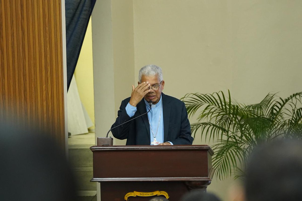 VidaySaludTv41's tweet image. Ya iniciamos con la oración en el IV Foro de Medicina y Salud de la Fundación Dominicana Dr Ramón Tallaj a cargo de Mons. Francisco Ozoria Acosta, en vivo por @Televida
Canal 41 y web televida.org.do y en Youtube:
youtube.com/live/-N9nas-26…
#Televida #ForodeMedicinaySalud