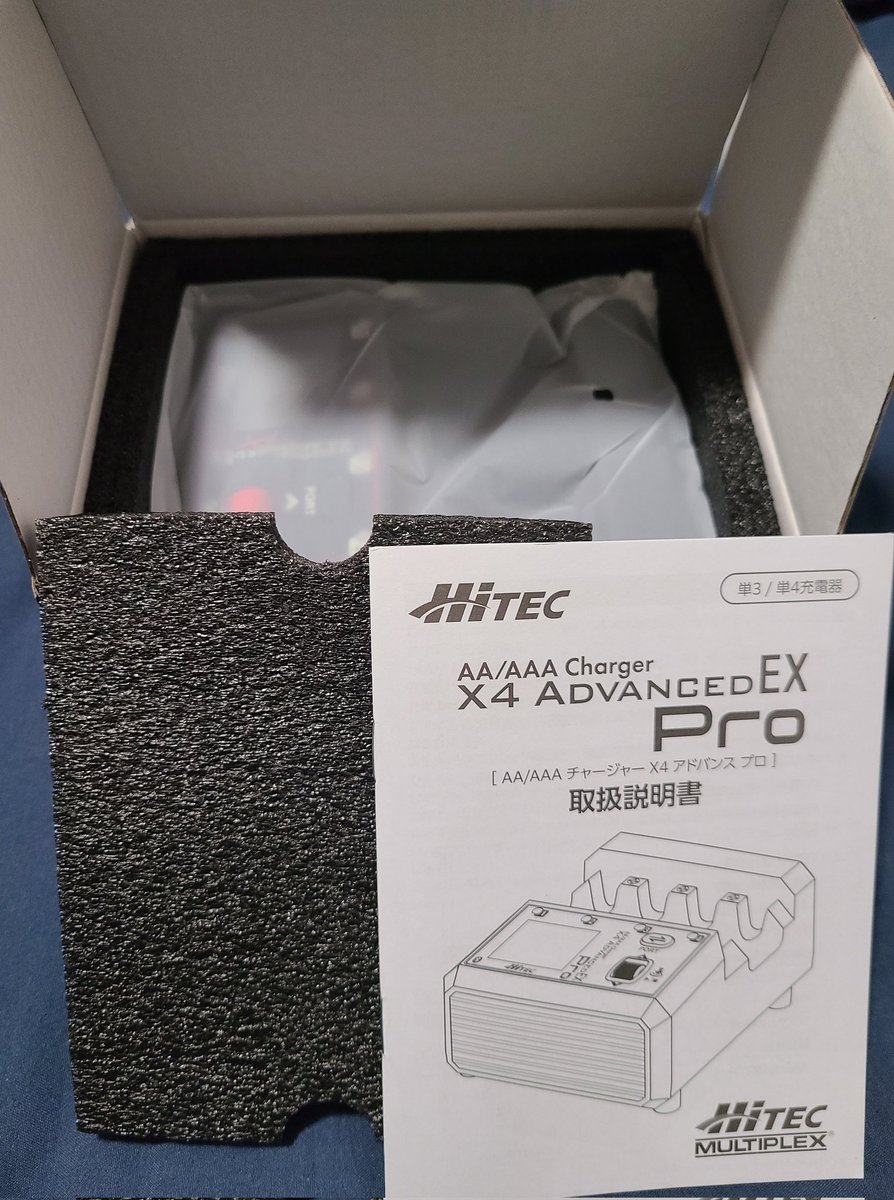 ILeKbPIdmK9tNMg's tweet image. きちゃーーー😂😂😂‼️待ちに待ったX4 アドバンスEX PRO着弾💥MC3000とサイズ比較すると2/3位🤔コンパクトになった分、持ち運び楽になりそうです😊👍️

#Hitec 
#X4AdvancedEXPRO