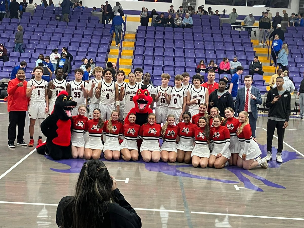 Shelbyville_ATH's tweet photo. 🏀🏀🏀
Final from Center. Dragons claim the Bi-District Championship and advance to the Area round! Details coming soon! #DragonNation https://t.co/VYFGnJFa30