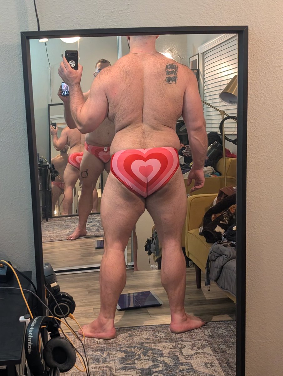prettydamnhuge's tweet photo. Not even the chaos of ol' Donnie boy's border tariffs could stop me from getting my @PanderShirts speedos before IBC this weekend 😌

They're cuuuuute 😍 https://t.co/RefHvmwwVC