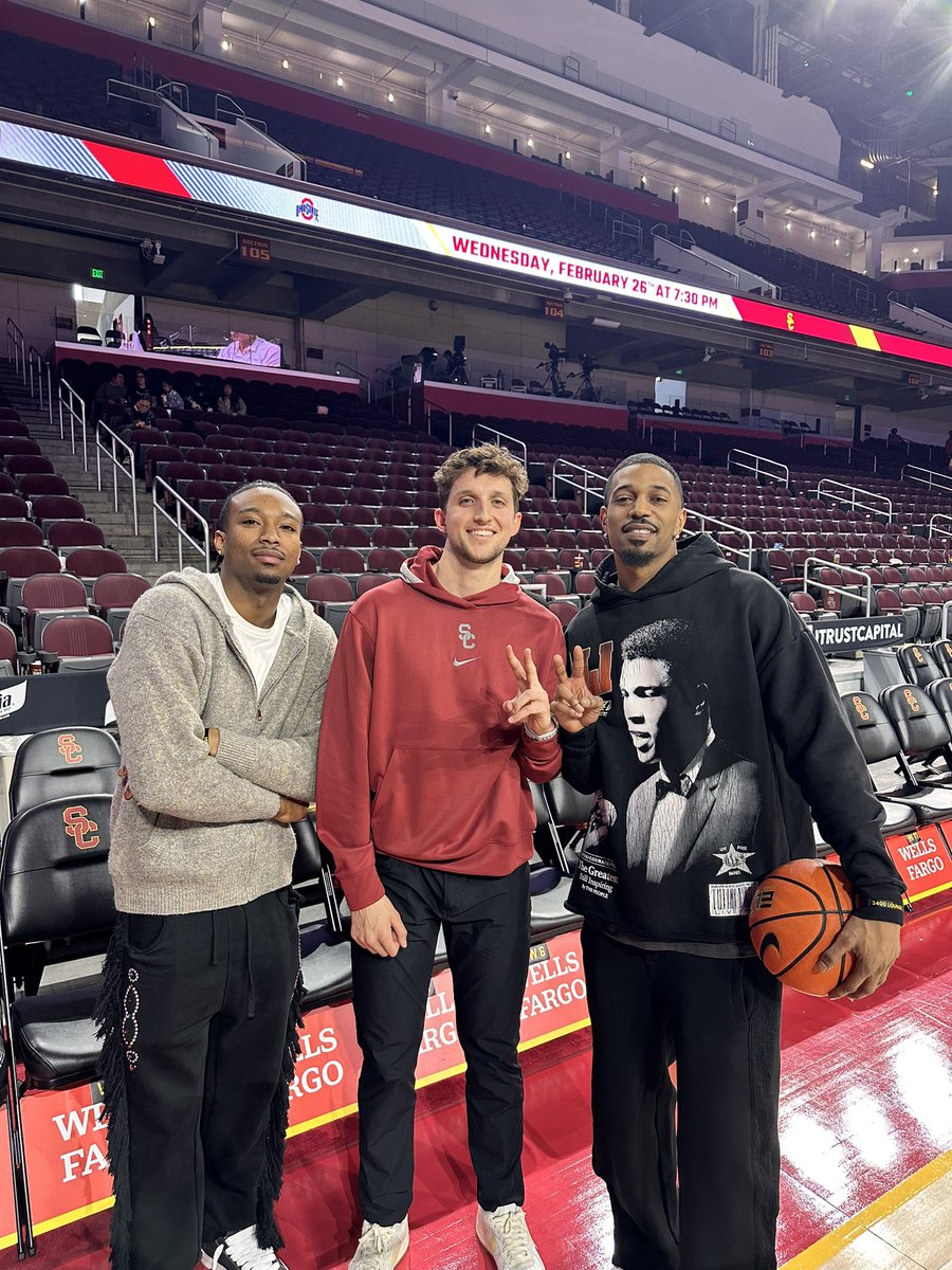 The brotherhood is real IYKYK…great seeing <a href="/DeAnthonyMelton/">De’Anthony Melton</a> <a href="/TheeBWill/">Brandon Williams</a> the other night at the crib🤞