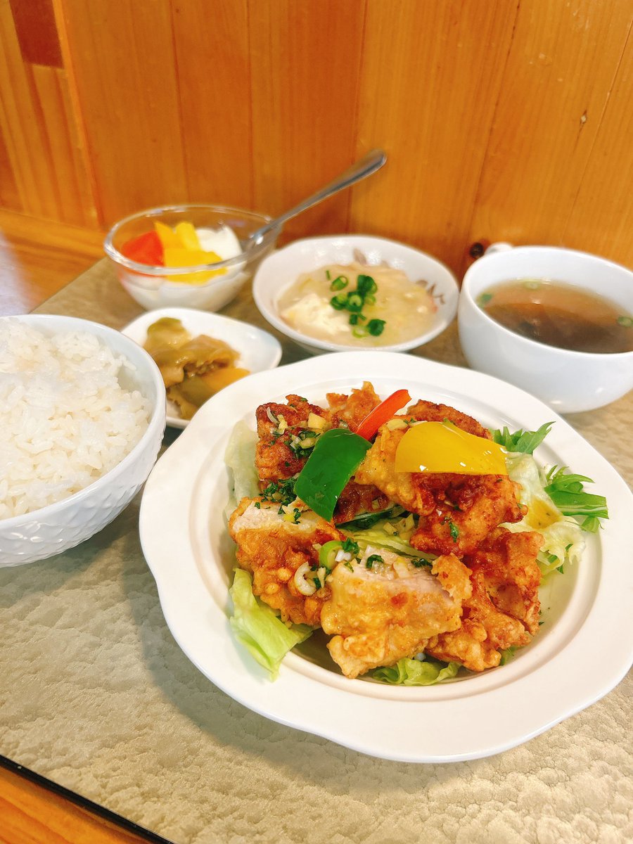 rabbit_mofmof's tweet photo. 食卓 梅戸
(秋田県鹿角市花輪)

ユーリンチー定食

揚げ物でもサッパリしていて野菜もたっぷり😋✨️

何を食べても美味しいお店ですが、Instagramで今週のメニューが確認できるので決めてから行くのもいいですね👍 https://t.co/saUD4GkPIB
