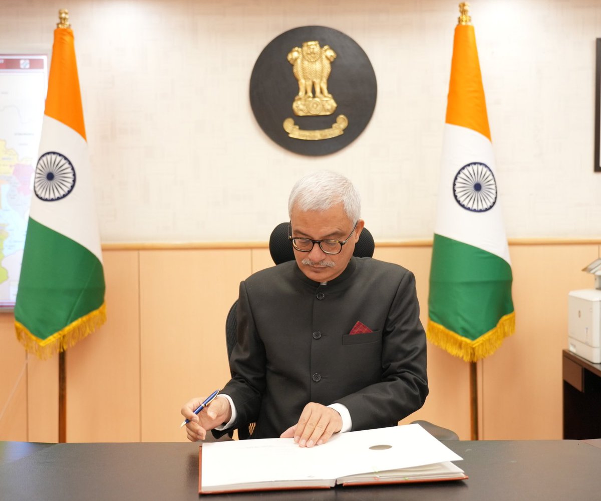 Dr. Vivek Joshi today assumed charge as the Election Commissioner in pursuance of  Ministry of Law &amp; Justice, Gazette notification dated 17.02.2025. He is a 1989 batch officer of the IAS of Haryana cadre.