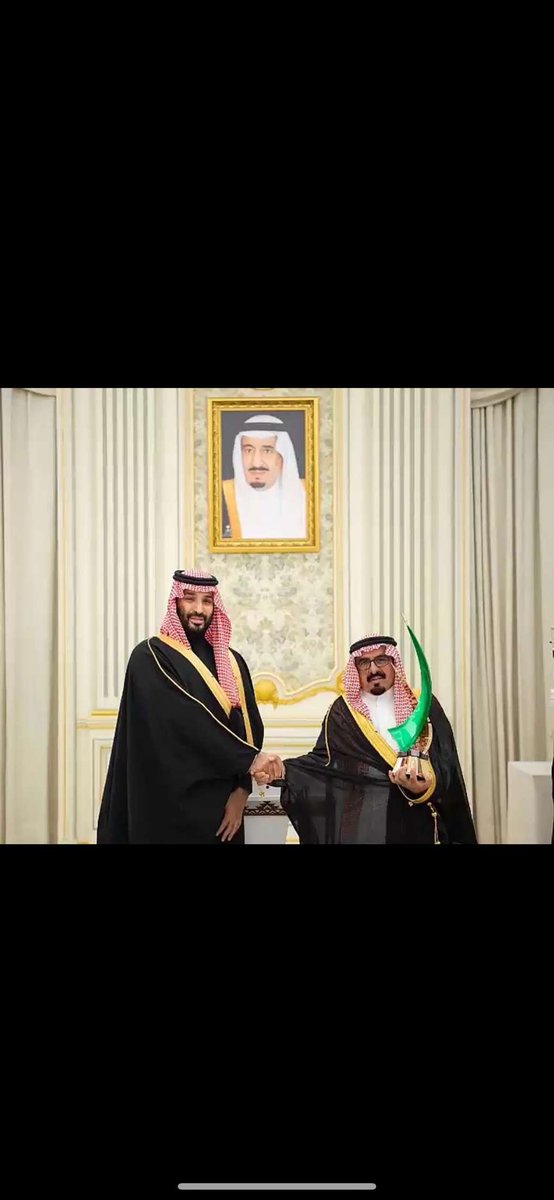 abdelazizswelm's tweet image. هذا فعل يمناه يا بن سليم 
يكرمونه الملوك وانت تسولف مع المحللين