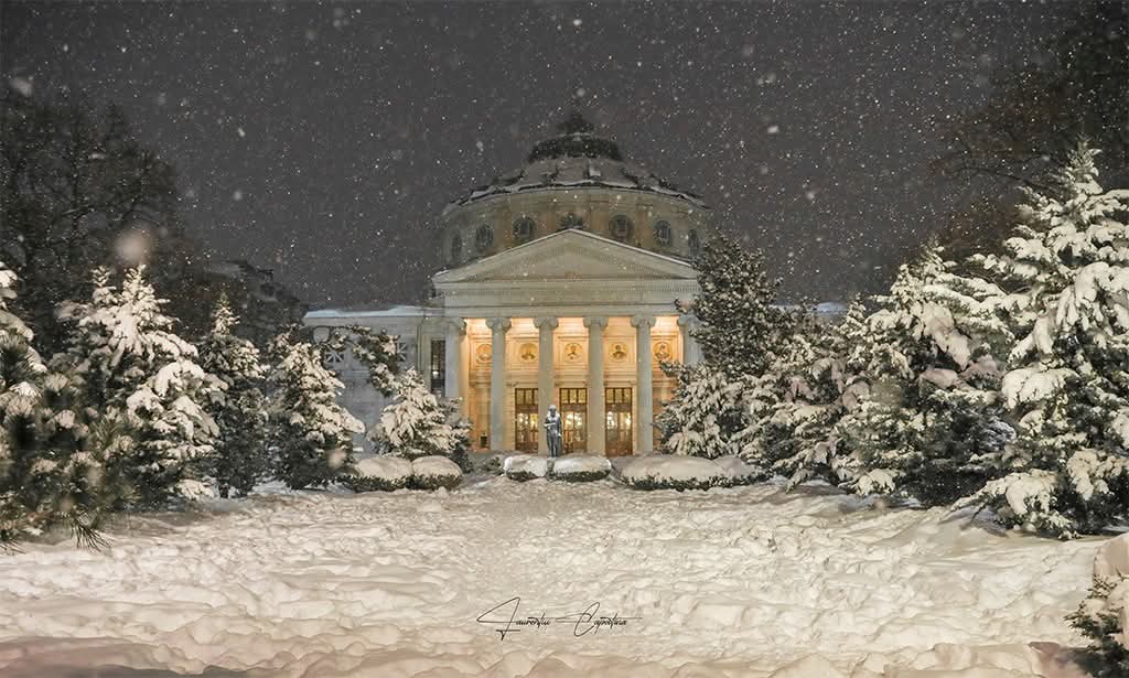 Travel_2Romania's tweet photo. Magic winter in #Bucharest #România
Foto/Editor:  Laurențiu Căpățînă https://t.co/7Tq6LWTuDy