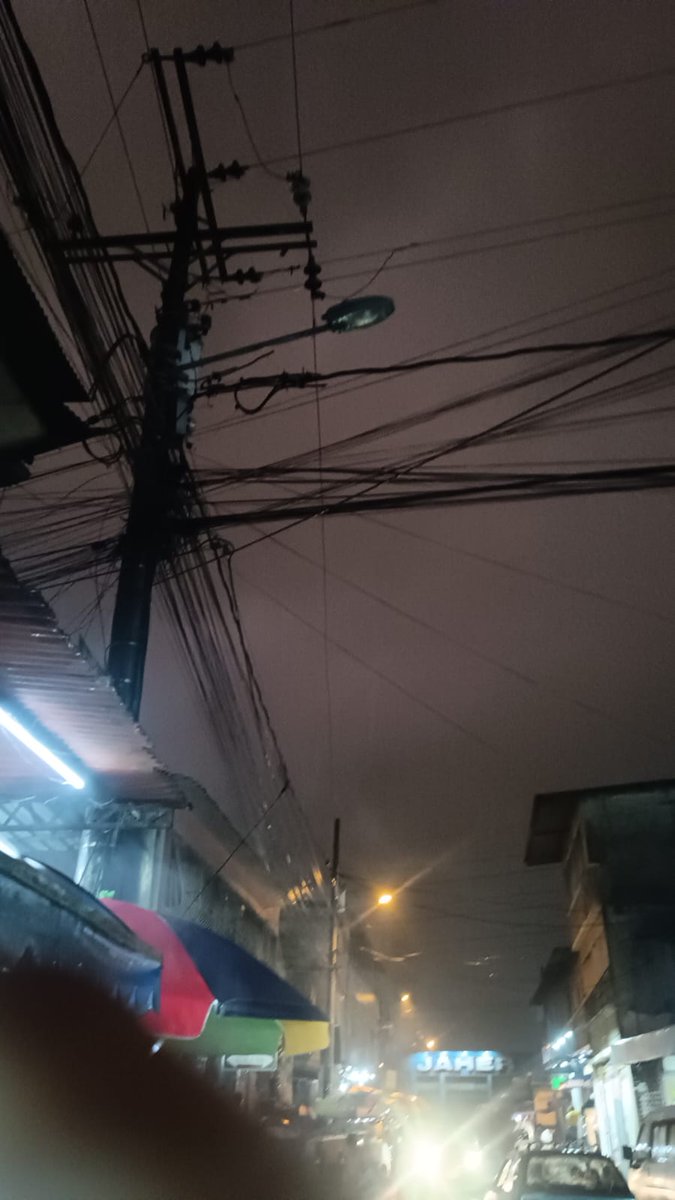 AnaCefla's tweet photo. @CNEL_EP SEÑORES HE REPORTADO YA MUCHAS VECES Y NADA..NO TIENEN PARA REEMPLAZAR UNA SIMPLE LÁMPARA..PERO PARA COBRAR SI SON ..MES A MES...ALUMBRADO ELÉCTRICO.. https://t.co/4ZMALD2mzV