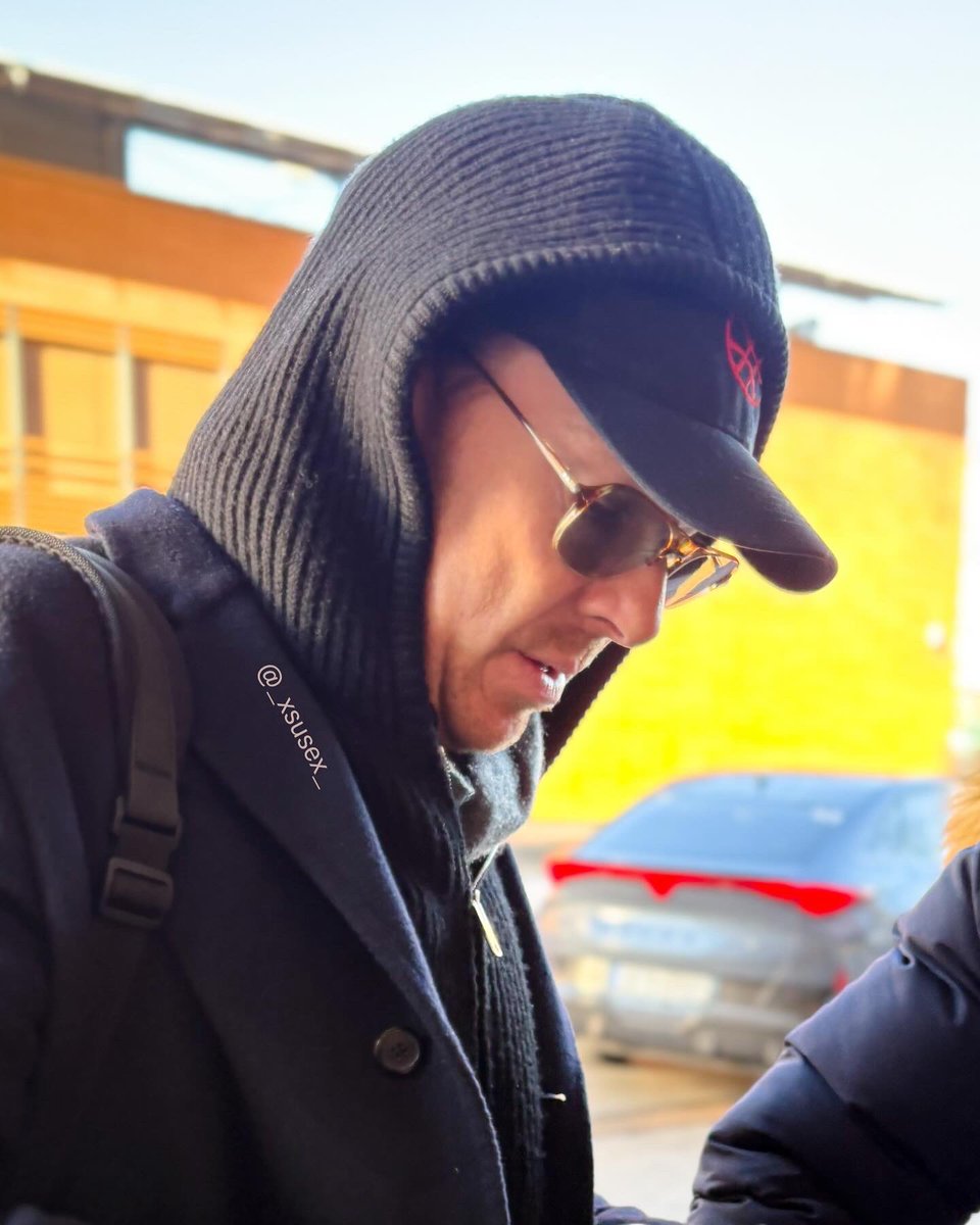 SmilingBenedict's tweet photo. This pic goes hard. Benedict's wearing his Doctor Strange cap!! 

📸 @XsuseX https://t.co/97PGzQMDkh