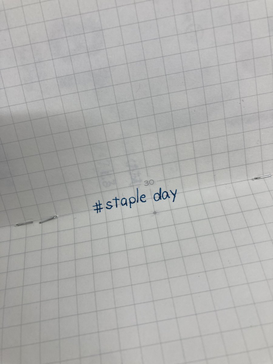 MoCurryclub's tweet photo. 27冊目の #stapleday です
すぐ裏に昨日分のsora carenderを貼りました。昨日は冥王星の日だったみたいです。 https://t.co/3Ee6A90J4e