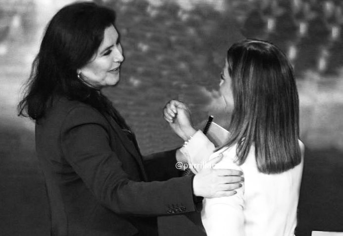 simonesmind's tweet image. “Os olhos... dizem que são as janelas da alma e eu diria mais, diria que são também as vitrines do coração.” 💌