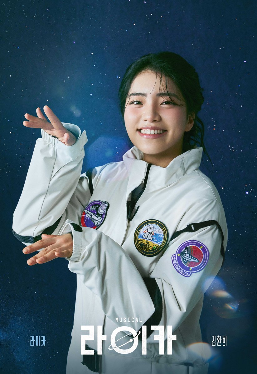 Librarytheatre_'s tweet image. [𝐏𝐑𝐎𝐅𝐈𝐋𝐄]

뮤지컬 &amp;lt;라이카&amp;gt;
프로필 사진 공개🚀

라이카 | #김환희

❝ 우주개 라이카,
우리를 위해서 우리를 구원해❞

뮤지컬 &amp;lt;라이카&amp;gt;
2025.03.14 - 05.18 두산아트센터 연강홀

#뮤지컬 #라이카 #라이브러리컴퍼니