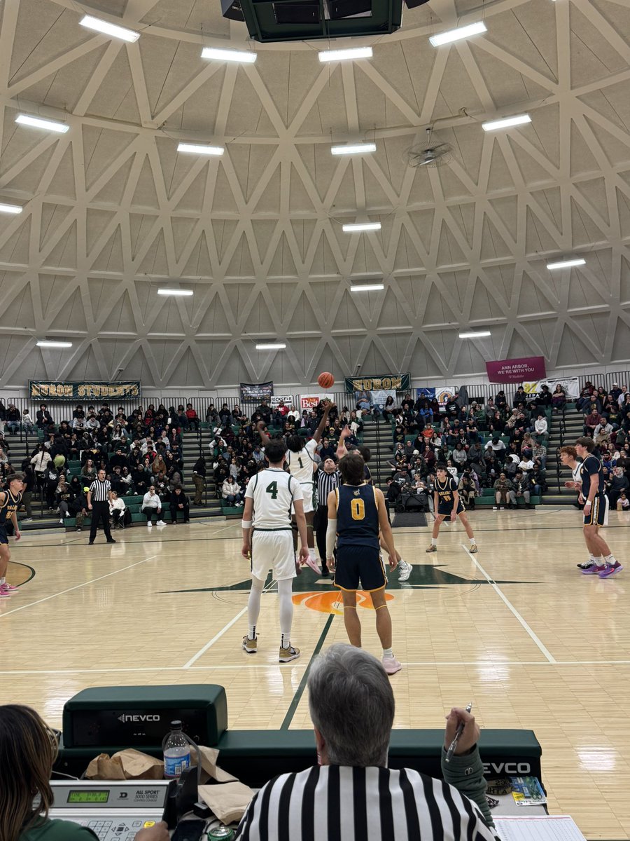 AAHuronAthletic's tweet photo. Huron Basketball Senior Night vs. Saline. Last game of the regular season before Districts. Thank you to the coaches and parents for making tonight a special event!!! #gorats https://t.co/3lkwdEKp9t