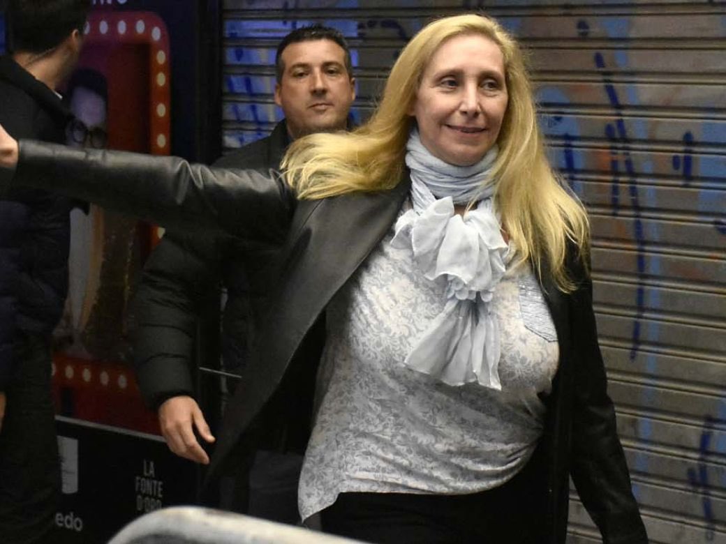 NOS CHUPA LA PI JA LA OPINION DE LOS VIALE, LA HERMANA DEL PRESIDENTE ES UNA COIMERA DE CUARTA

HAY QUE HACER TENDENCIA #KariDeposito TODA LA SEMANA