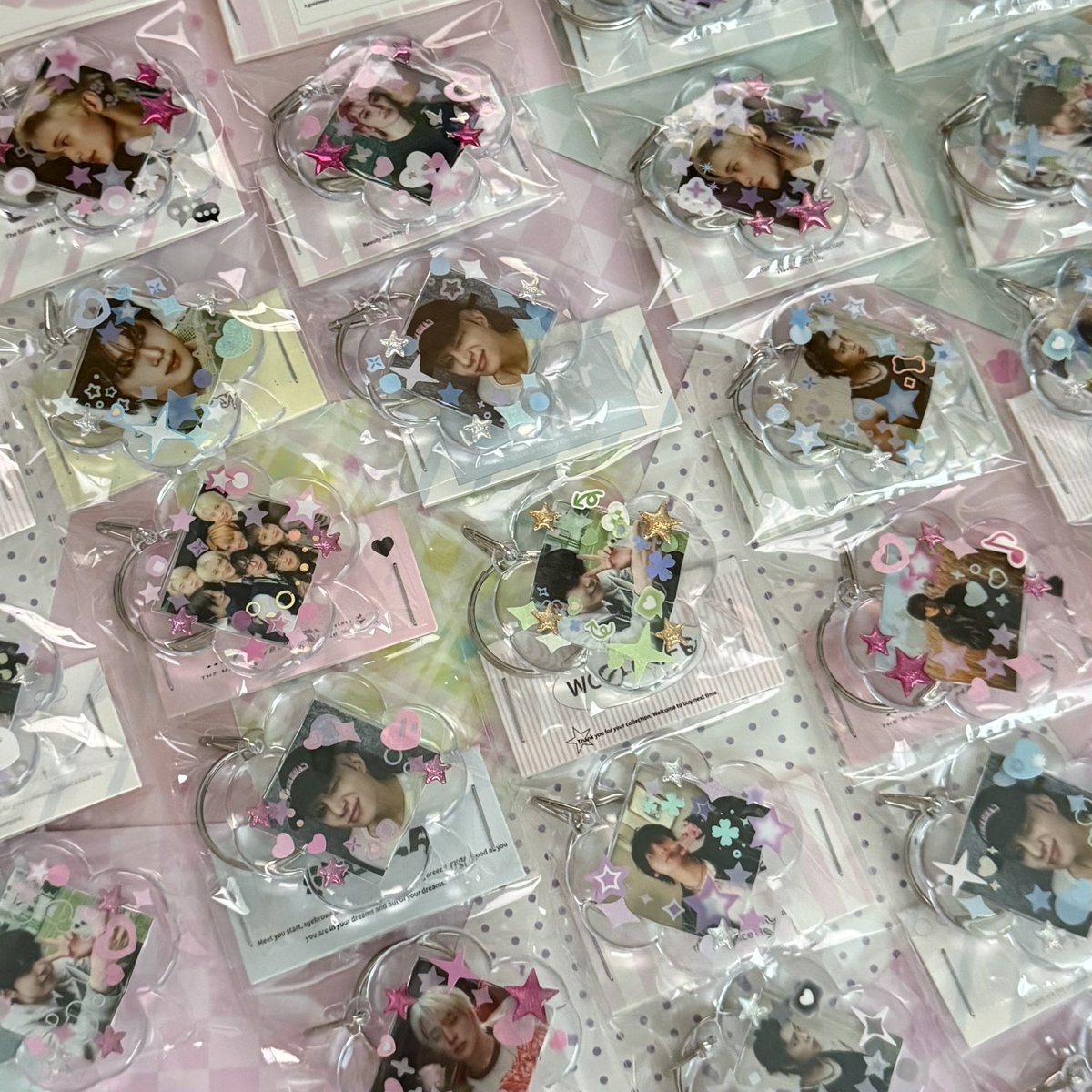 yuprnt's tweet image. ★ ༉‧₊˚ INTEREST CHECK!!
- NCT 127 Momentum Tour in Duluth 2.28

Apple, Clover Keychains, &amp;amp; Toploaders 

Selling 127 keychains and toploaders for the Duluth stop!!! $4 each.

Get a free toploader if you get 2 keychains

#NCT127 #NEOCITY_THE_MOMENTUM
#NCT127_NEOCITY_THE_MOMENTUM