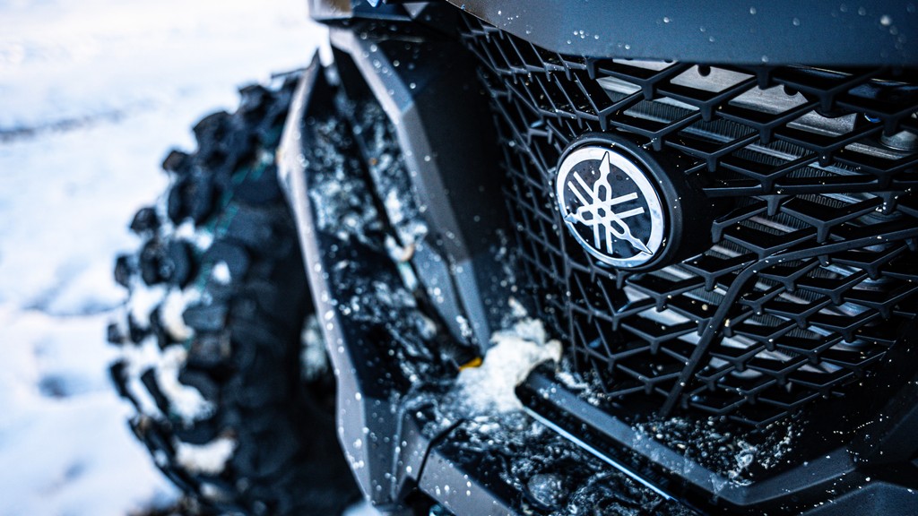 YamahaOutdoors's tweet image. Carve through the snow and take on winter in style. With enclosed cab comfort and serious off-road capability, the #RMAX2 1000 is built for year-round adventure.
l8r.it/D3Fk

#Yamaha #RMAX1000 #ProvenOffRoad #REALizeYourAdventure #AssembledInUSA #Yamaha10YearBelt