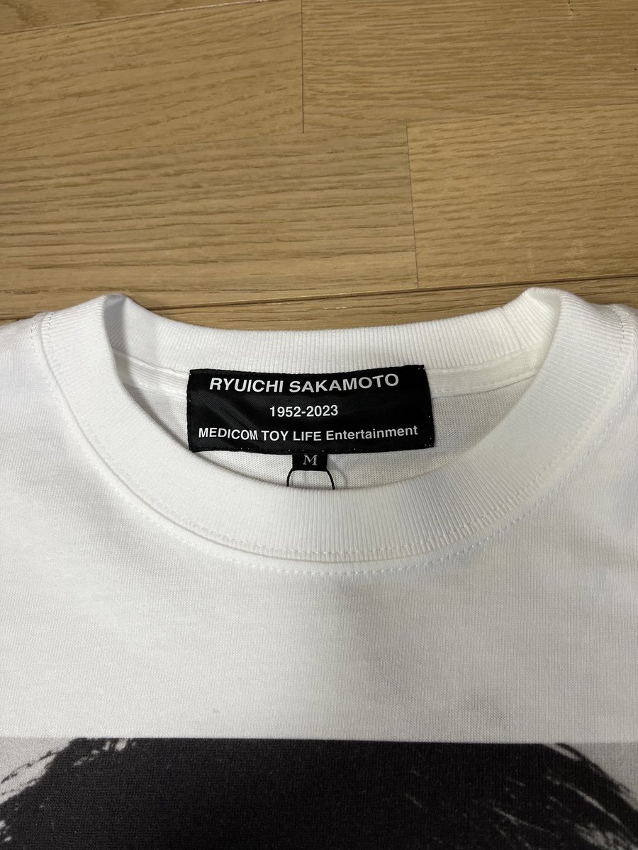 kaedevocalist's tweet photo. B-2UNITシャツ、買ったった！タグのRYUICHI SAKAMOTOが素敵。夏に着ます！#東京都現代美術館 #坂本龍一展 #b2unit #ryuichisakamoto #坂本龍一 https://t.co/IQNVHTVSGZ