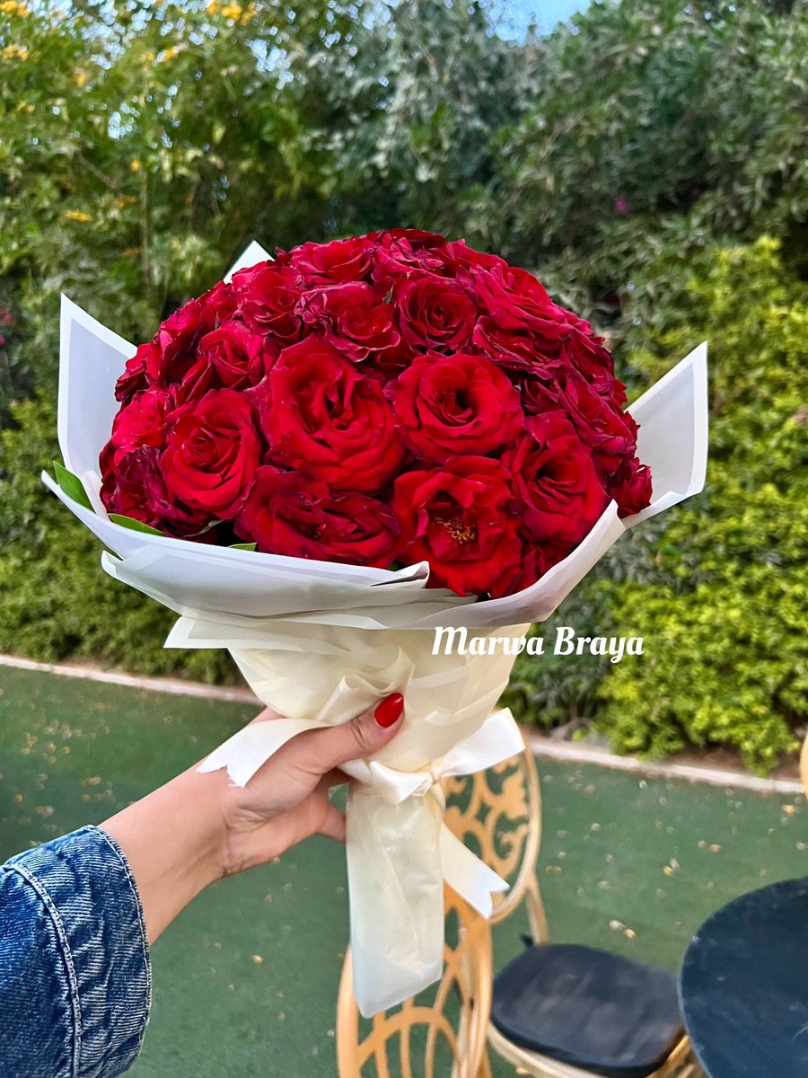 Marwabraya's tweet photo. ♥️💋Red roses bouquet https://t.co/x2x9FRuw5j