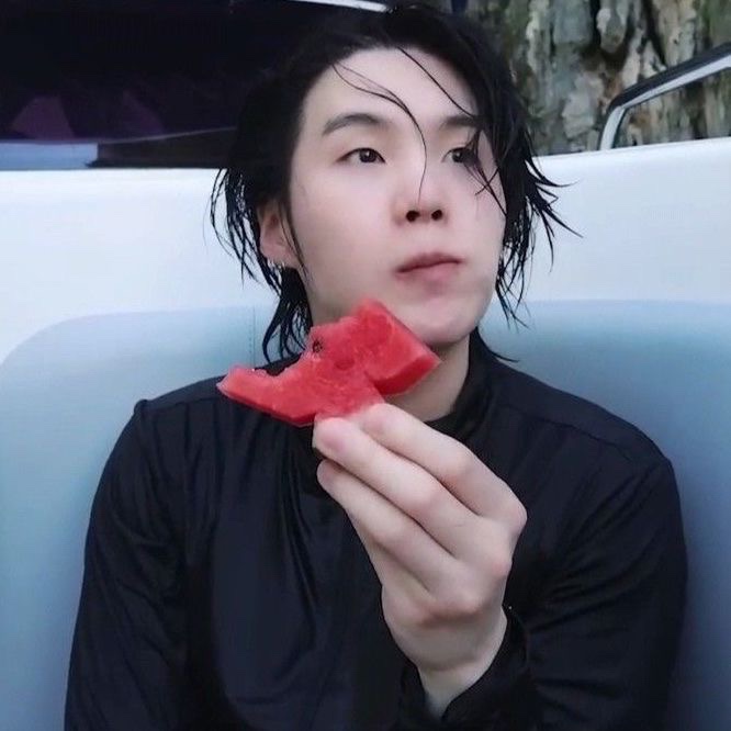 hourlyhyungline's tweet photo. watermelon suga https://t.co/IvisGvPnaz
