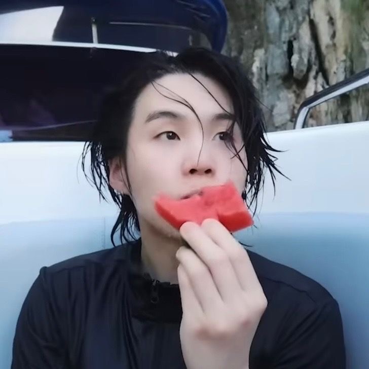 hourlyhyungline's tweet photo. watermelon suga https://t.co/IvisGvPnaz