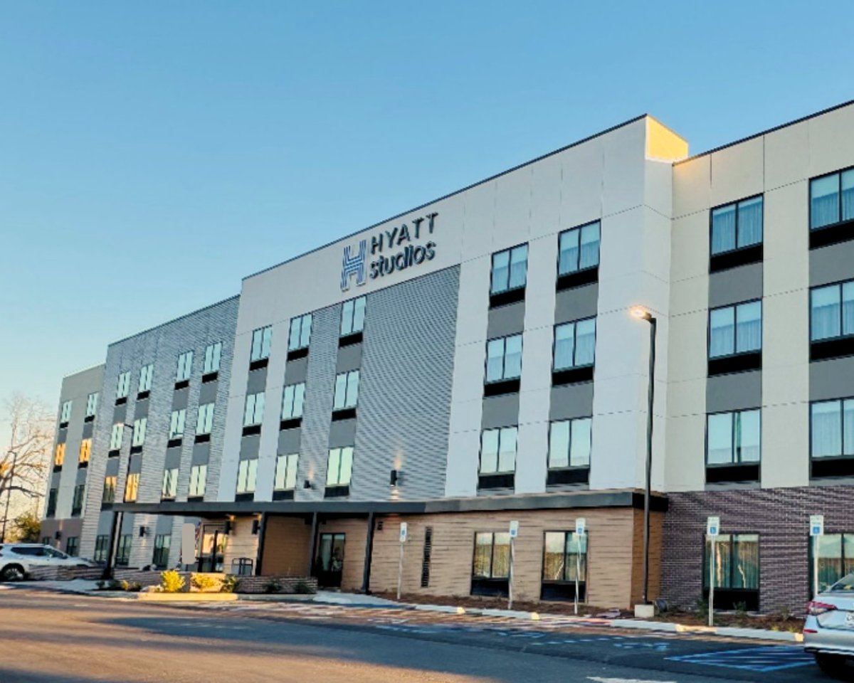 3HGroup's tweet image. Today we opened the first-ever @Hyatt Studios hotel! This historic opening of Hyatt Studios Mobile/Tillmans Corner in AL marks the launch of a new brand built on "Longer Stays, Simply Reimaged," where guests enjoy an upper midscale extended stay experience.  #Hyatt #HyattStudios