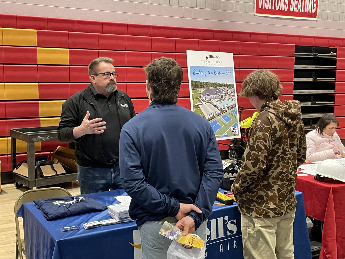 WatsonBwatson's tweet image. February is CTE month and we celebrate our programs, teachers, and students.  Our EMT program, culinary arts, Howells Heating &amp;amp; Air sponsoring our apprentices, and our Teachers for Tomorrow students starting their internship at GES just to highlight a few of our many programs!