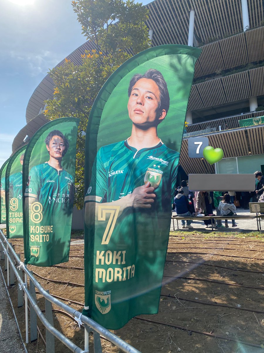 𝙤𝙥𝙚𝙣𝙞𝙣𝙜 𝙢𝙖𝙩𝙘𝙝 ⚽️💚

この緑に染まるゴール裏が大好き.ᐟ.ᐟ
現地観戦できる回数限られてるけど、最後まで全力で応援します👊🔥