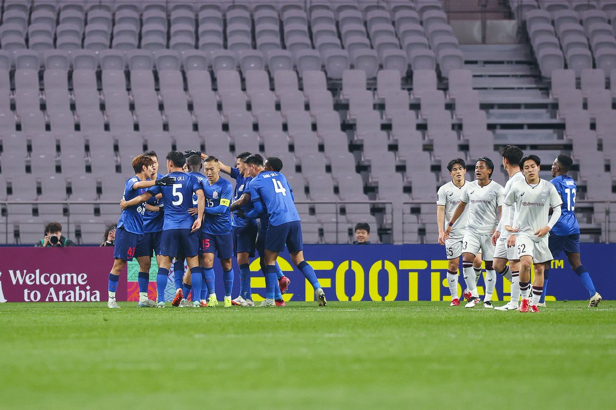 AFC Champions League Elite

🔥Saulo Mineiro netted a hat-trick in his 1st game with Shanghai Shenhua, propelling the Chinese Super League side to a 4-2 win at home over 10-man Vissel Kobe

👀Shenhua's triumph kept knockout round hopes alive with 10 points

#ACL #ACLElite #SHSvVIS