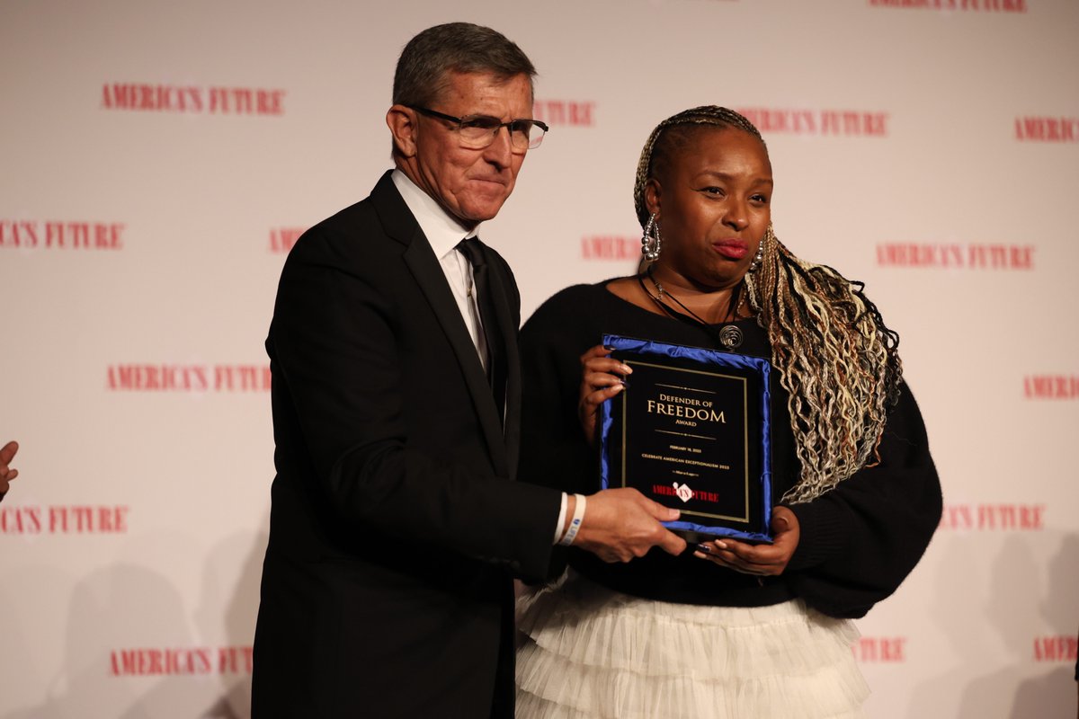Jaguar Wright: A Voice of Truth and Courage

Tonight, Jaguar Wright was honored with the Defender of Freedom award, presented by General Michael Flynn, in recognition of her fearless dedication to truth and justice. As a bold and unapologetic voice in the fight for transparency