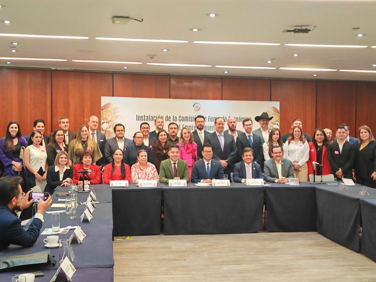CANACINTRAMex's tweet photo. Nuestra Presidenta @ESPEAZAR participó en la Instalación de la Comisión de Fomento Económico y al Emprendimiento, que preside el Senador @NestorCamarillo , fijando postura para el planteamiento de respuestas al sector industrial.🤝
#LaFuerzaDeLaIndustria⚙️ https://t.co/UTwDsXmgGS