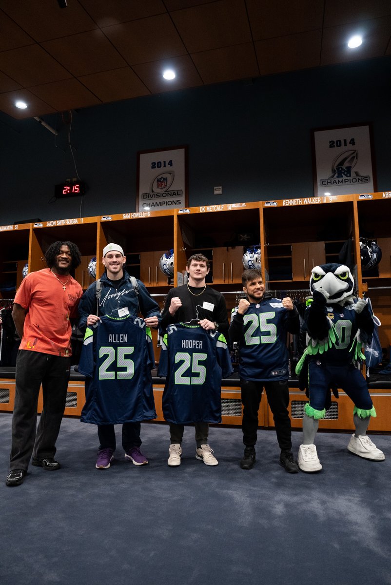 ufc's tweet photo. Thanks for having us, @Seahawks 👋

#UFCSeattle https://t.co/0Nqgn8OeiA