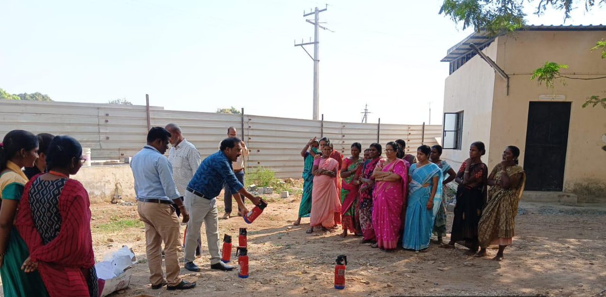 sritatp's tweet image. Empowering Safety! SRIT Engineering College's NSS Unit conducts successful Fire Safety Awareness Program! #FireSafetyAwareness #SafetyFirst #NSSUnit #SRITEngineeringCollege