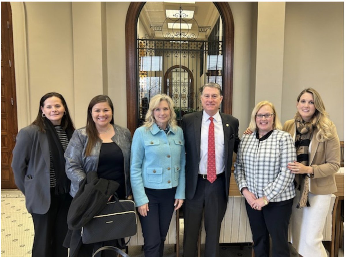 ChristyHSammon's tweet photo. Thx @JodySteverson for a great discussion on how #freightrailworks for MS. #MSRailDay @GoRail @MSRailroads https://t.co/ModhHTWsXV