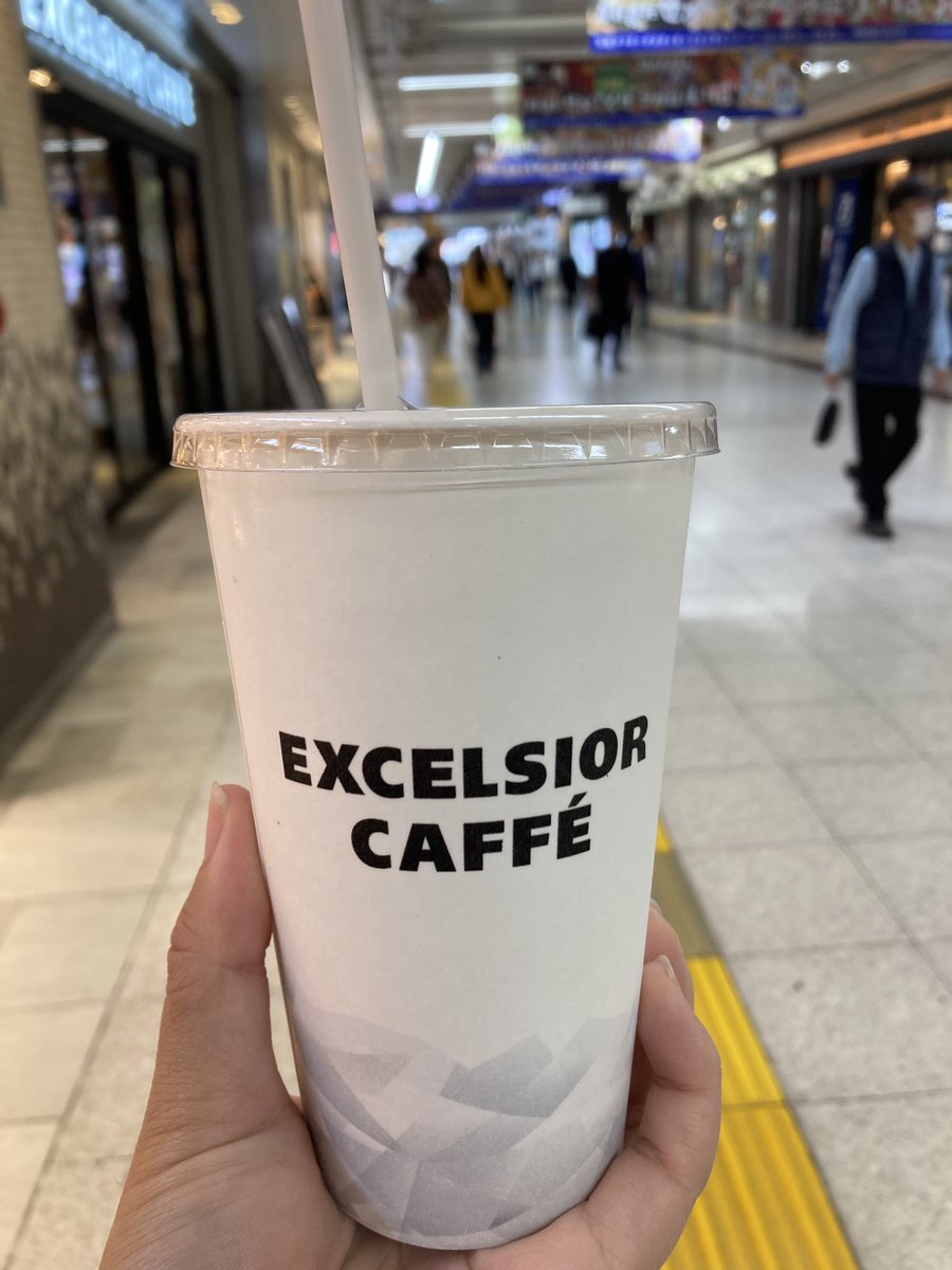 んぁ〜！改めて解放！！
 ダイエットとカフェイン断ち頑張ってたからチートデー。コーヒーもお酒も汁なしラーメンも自由に。明日からまたダイエット再開。頑張りますか。