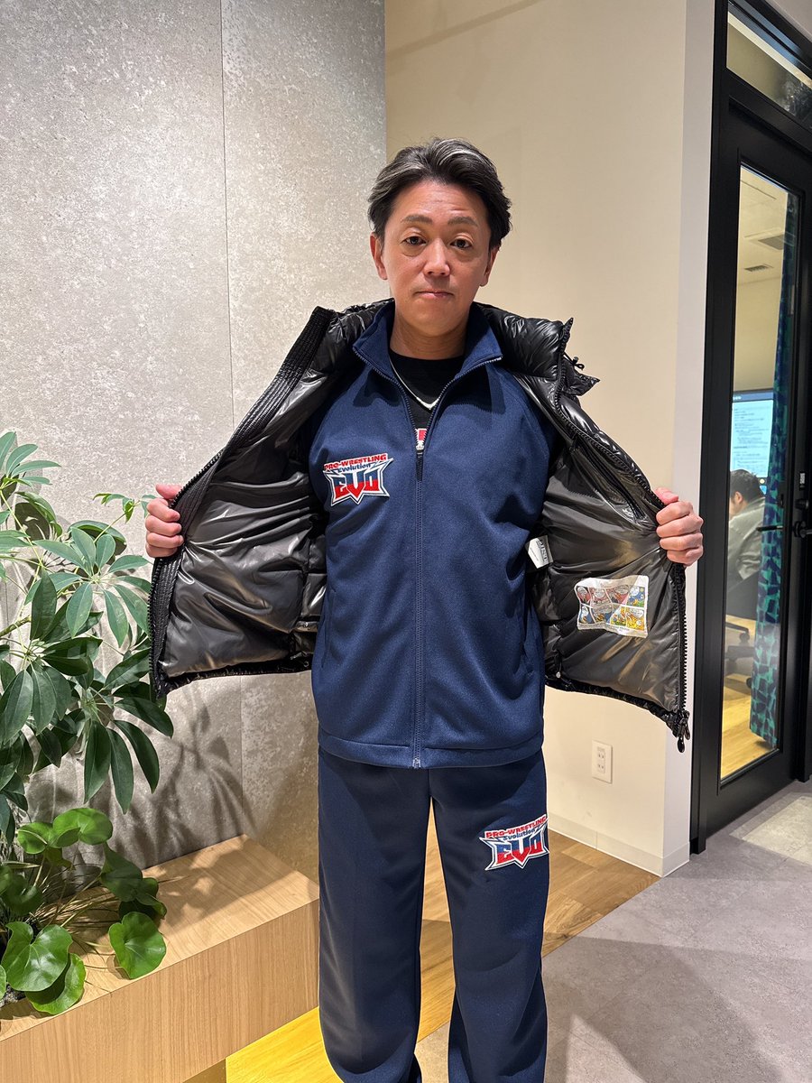 Mking_status's tweet photo. 🔥僕の推し事シリーズ🔥
本日は2.19(水)新木場大会です。
Evo限定販売のジャージでお待ちしております。
私が着用してるのは、全てMサイズ。
皆様も限定Evoジャージを購入してEvoファミリーになりましょう‼️👏

#evo女 
#evo男
#evo_pw
#MATSUKI https://t.co/9nighGppVv