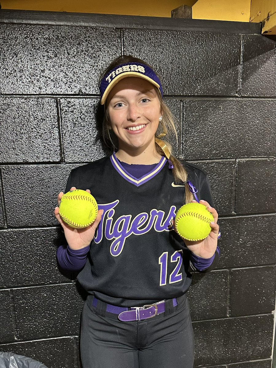 Tigers WIN! Incredible team win tonight! Way to go <a href="/brazziraee/">brazzi jacob</a> &amp; <a href="/DempsterAmberly/">Amberly Dempster</a> !!! Starting off the 💣 squad with 2 💣s each!